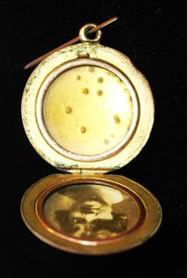 Vintage Flower Engraved Single Locket Â¾" Diam.