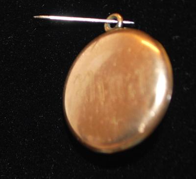 Vintage Flower Engraved Single Locket Â¾" Diam.