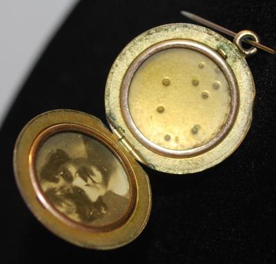 Vintage Flower Engraved Single Locket Â¾" Diam.