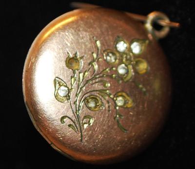 Vintage Flower Engraved Single Locket Â¾" Diam.