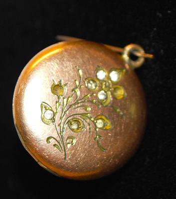Vintage Flower Engraved Single Locket Â¾" Diam.