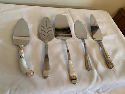 5 Vintage Cake and Pie servers, one has sterling handle!