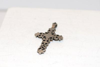 Single Celtic-Style Cross -- 1 Â¼" x Â½"