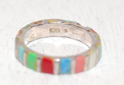 Size 5Â¾ STERLING SILVER Ring with Coral, Green, Red, Blue, Mother-of-Pearl Inlays (3.5g)