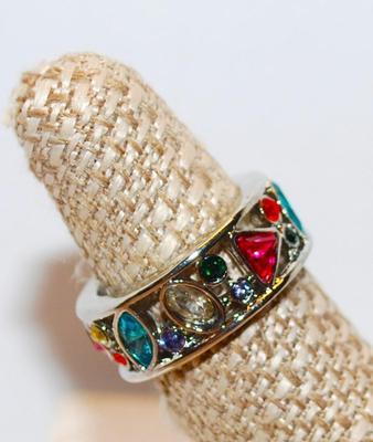 Size 7 Silver Plated Ring with Multi-Color Glass Stones (8.1g)