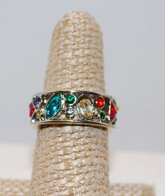 Size 7 Silver Plated Ring with Multi-Color Glass Stones (8.1g)
