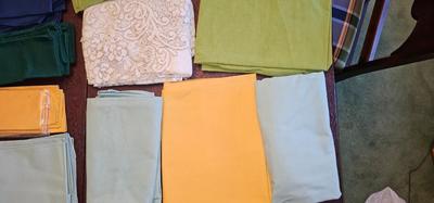 5 Cloth Tablecloths and Many Napkins! lot collection
