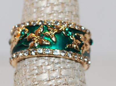 Size 6Â¾ Sterling Silver .925 Butterflies in Green Enamel Style Inlay Ring with Tiny Clear Stone Edges (5.6g)