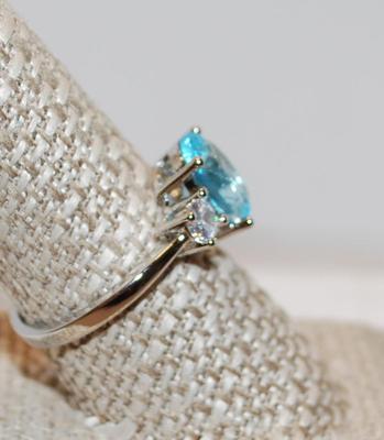 Size 10Â¼ Cushion-Cut 4 Prong Clear Blue Stone & 2 Clear Accents Ring (3.2g)