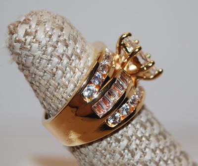 Size 6 Large Marquise Cut Clear Stone STERLING .925 Ring with a Gold Tri-Band Filled with Pink/Clear Accent Stones (8.6g)