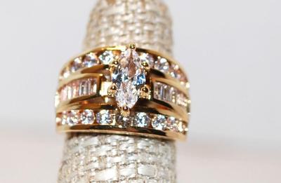 Size 6 Large Marquise Cut Clear Stone STERLING .925 Ring with a Gold Tri-Band Filled with Pink/Clear Accent Stones (8.6g)