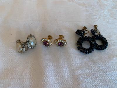 Vintage screw on earrings