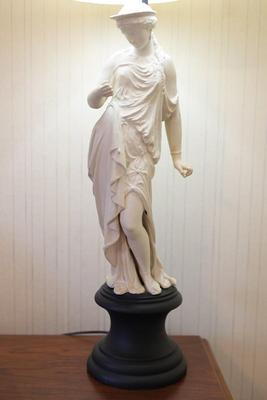 Classical Woman Figure Table Lamp