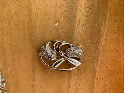 collection of vintage pins Brooches Lot