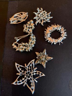 collection of vintage pins Brooches Lot
