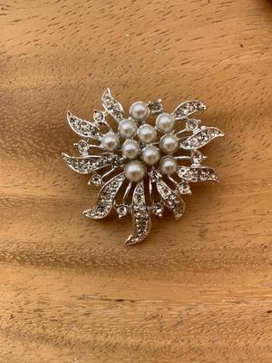 collection of vintage pins Brooches Lot