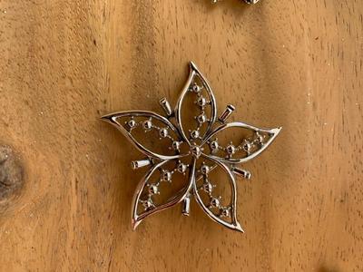 collection of vintage pins Brooches Lot