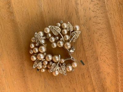 collection of vintage pins Brooches Lot
