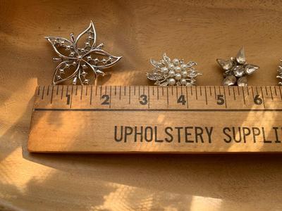 collection of vintage pins Brooches Lot