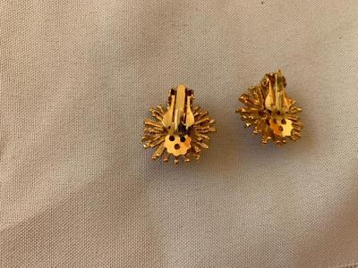 Vintage Clip on blue and gold tone earring