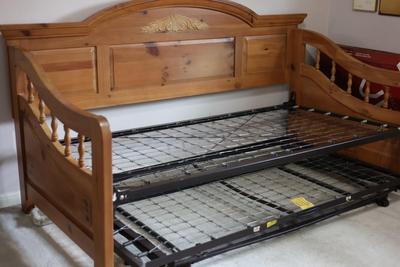 Wood Trundle Bed