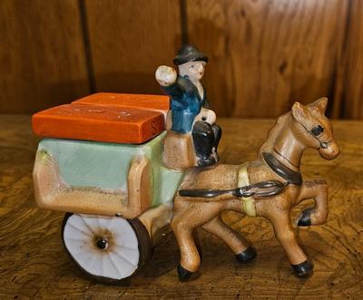 Vintage salt and pepper shakers Irish jaunting cart and horse
