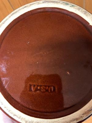 Vintage Beehive style casserole Dutch Oven Stoneware