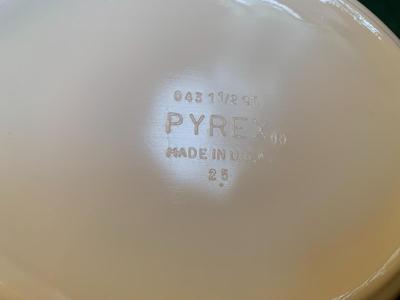 Vintage Pyrex Meadows 043 casserole with lid