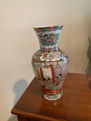 VIntage Hand Painted asian vase Made in China