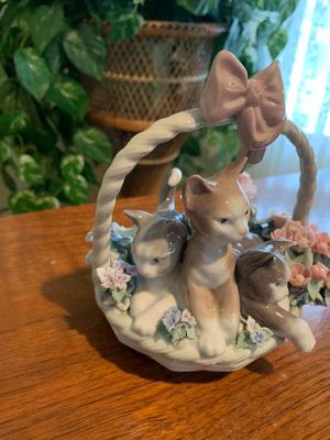 Lladro Purr-Fect Kittens Cats in Flower Basket Figurine #1444