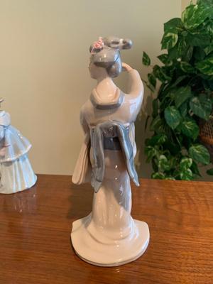 Toyo geisha Porcelain Figurine