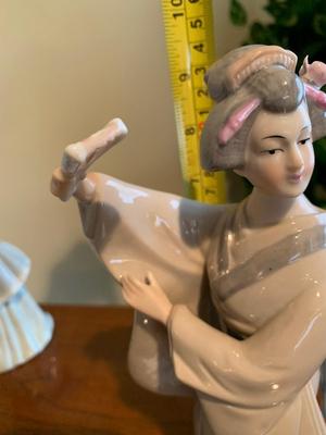 Toyo geisha Porcelain Figurine