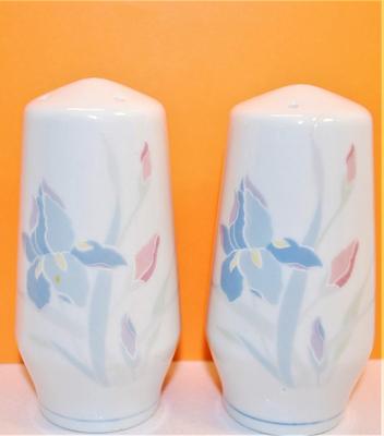 Narrow Cylinder Shape with Blue Daffodil Flowers 3 3/4