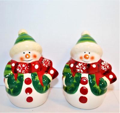 Snowmen with Green Coats + Hats, Red Scarf and Orange Nose 3 1/2