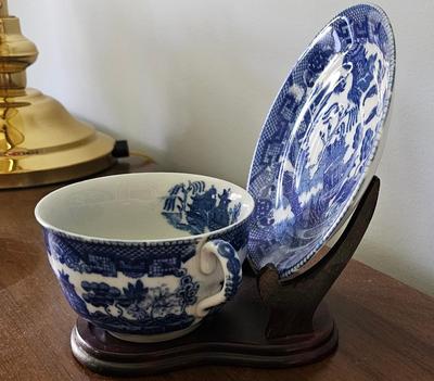 Blue and white flow blue cup and saucer with stand