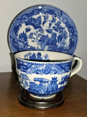 Blue and white flow blue cup and saucer with stand