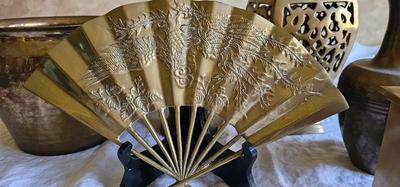 Collection of brass objects, flower pots, fan, vase, Seth thomas clock