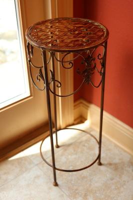 Round Top Pedestal Stand