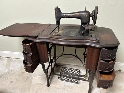 Beautiful Vintage Treadle Sewing Machine