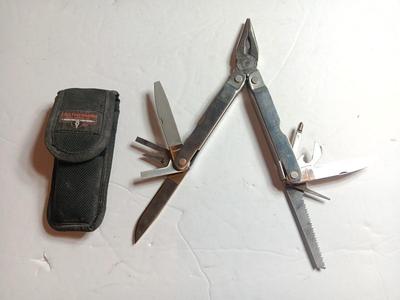 Leatherman Multi Super tool with case