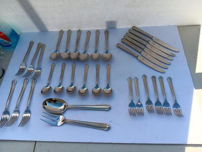 Nice Mikasa Gerald Patrick flatware / silverware set with serving utensils