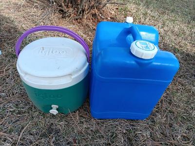 Blue water container / Drink dispenser with IGLOO Drink cooler