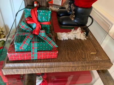 Animated Santa's workshop
