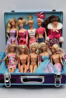 Barbie Dolls & Rolling Carrying Case