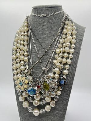 LOT 404J: Costume Necklaces & Pendants