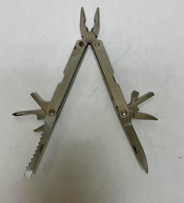 Foldable Pliers Multi Tool with 8 different tools