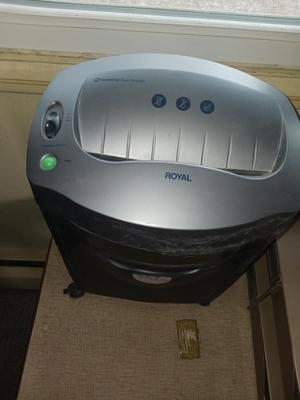 ROYAL PAPER SHREDDER