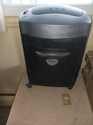 ROYAL PAPER SHREDDER