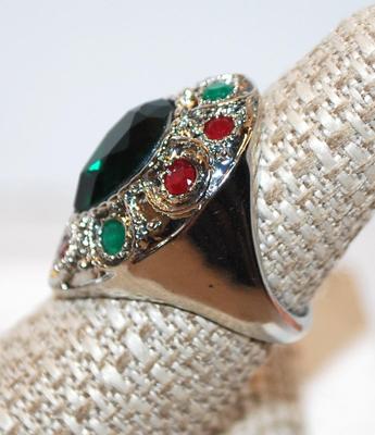 Size 8¼ Large Colorful Teardrop Shaped Ring with Red & Green Stone Surround and Pear Green Main Stone (10.4g)