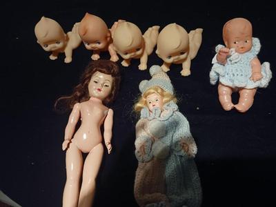 A COLLECTION OF VINTAGE DOLLS